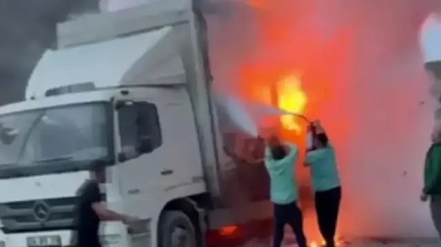 Kuzey Marmara Otoyolu'nda seyir halindeki kamyon alev aldı