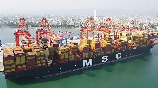 ميناء مرسين التركي يستقبل سفينة حاويات بطول 400 متر