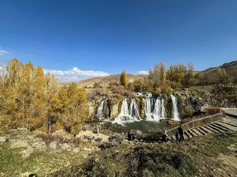 <p><strong>Regional Tourism and Natural Heritage</strong></p><p><br></p><p>The waterfall represents one of numerous natural attractions in Van province that contribute to regional tourism development in eastern Türkiye. The seasonal transformation underscores the diverse natural beauty available throughout Türkiye's different geographical regions, demonstrating how natural landmarks like Muradiye Waterfall complement the country's rich historical and cultural tourism offerings while providing economic benefits to local communities through increased visitor numbers.</p>
