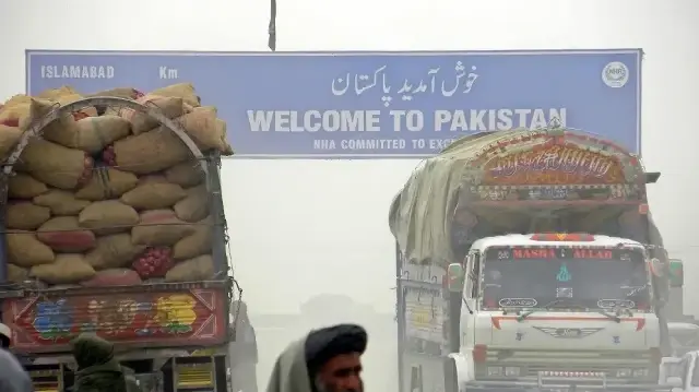 ایک ماہ سے طورخم بارڈر بند ہونے سے پاکستان اور افغانستان کے درمیان تجارت کو مجموعی طور پر اربوں کا نقصان ہوا ہے۔