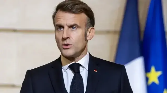 Le président français Emmanuel Macron s'exprime lors d'une conférence de presse conjointe avec le président palestinien à l'Élysée, à Paris, le 11 novembre 2025. 