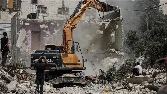 السلطات الإسرائيلية تهدم منزلا فلسطينيا في القدس الشرقية