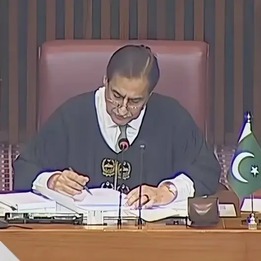 ستائیسویں آئینی ترمیم قومی اسمبلی سے بھی منظور، اپوزیشن کا واک آؤٹ 