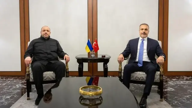 Turkish foreign minister meets Ukrainian security official in Istanbul