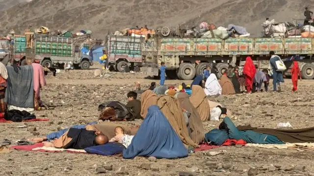 پناہ گزینوں کی وطن واپسی سے افغانستان کے مسائل کیسے بڑھ رہے ہیں؟