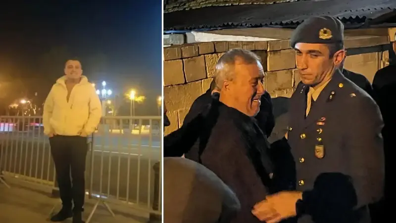 Şehit babası "Siz de benim oğlumsunuz" diyerek askerlere sarıldı.