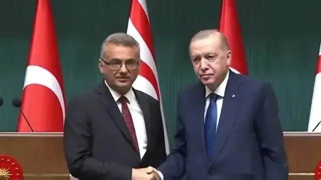 أردوغان: حل القضية القبرصية يكمن بالتعايش بين دولتين في الجزيرة

 