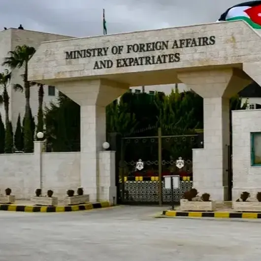 الأردن: إحراق مستوطنين مسجدا بالضفة امتداد لسياسات الحكومة الإسرائيلية المتطرفة