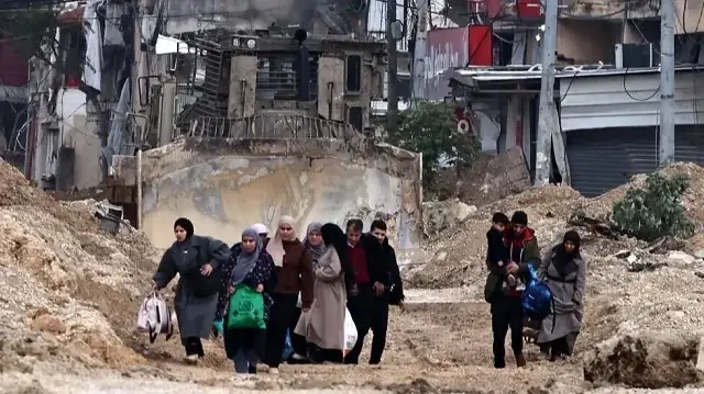 بلدية خان يونس: 900 ألف نازح مهددون بالغرق مع اقتراب منخفض جوي خطير