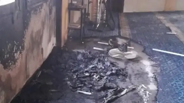 الضفة.. مستوطنون إسرائيليون يحرقون مسجدا ويخطون شعارات عنصرية