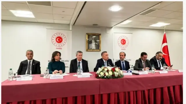 Ф.Октай в Париже встрече с представителями турецкой общины