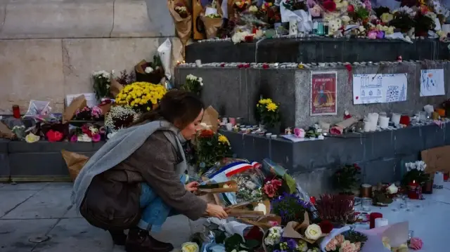 Le Conseil souligne que ce devoir de mémoire vise également à "réaffirmer notre fraternité, notre volonté de vivre ensemble et notre détermination à faire nation — à refuser la haine, la violence et la barbarie".