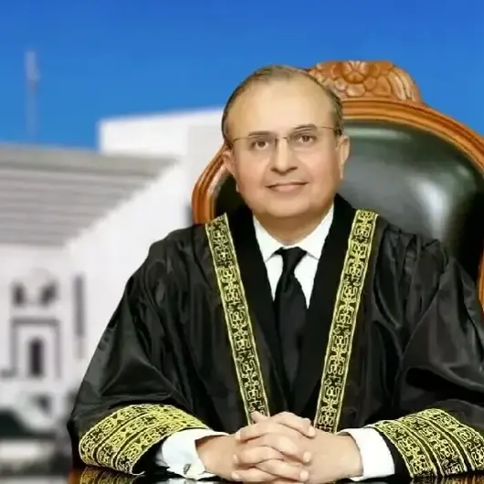 سپریم کورٹ کے سینیئر ترین جج جسٹس منصور علی شاہ اور جسٹس اطہر من اللہ نے استعفیٰ دے دیا