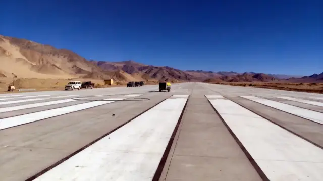 L’Inde a rendu opérationnelle une nouvelle base aérienne stratégique dans la région du Ladakh, à proximité de la frontière chinoise, renforçant sa posture militaire.