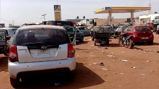 "القاعدة" تخنق باماكو.. مالي على مفترق طرق 