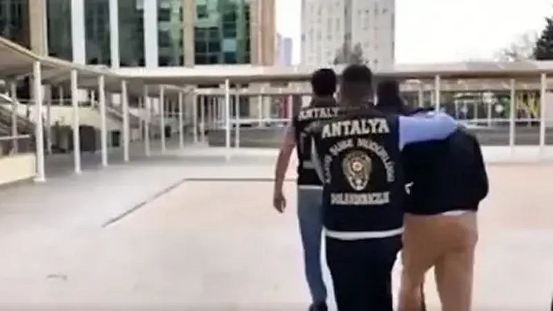 Şüphelilerin banka hesaplarında 1 milyar 815 milyon liralık işlem hacmi tespit edildi.