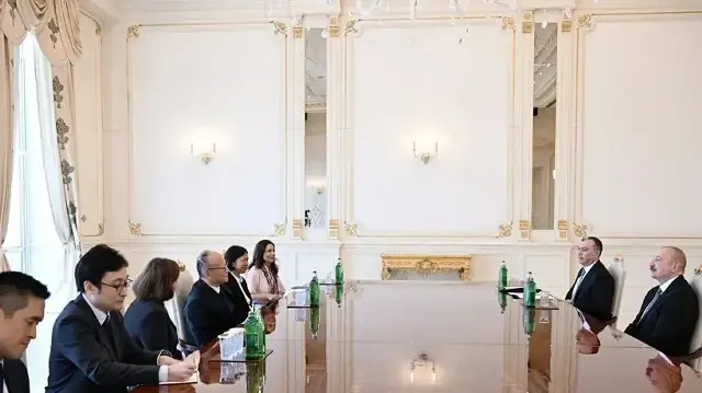 Ильхам Алиев принял делегацию во главе с президентом АБР