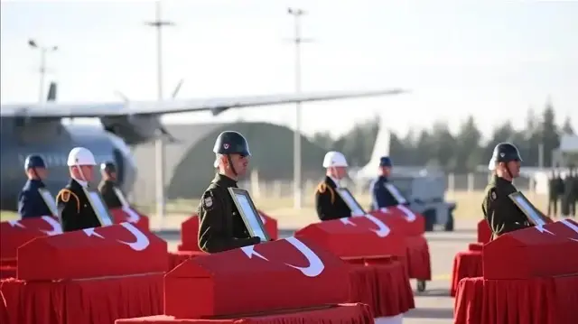 تركيا.. مراسم توديع في أنقرة لشهداء طائرة الشحن المنكوبة