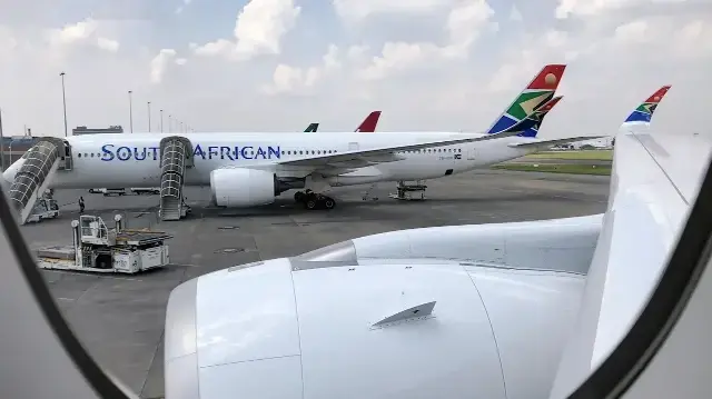 В ЮАР 150 палестинцев держали в самолёте 12 часов из-за отсутствия штампов.