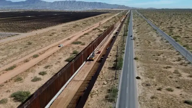 Строительство дополнительного 11-километрового участка пограничной стены в  штате Нью-Мексико