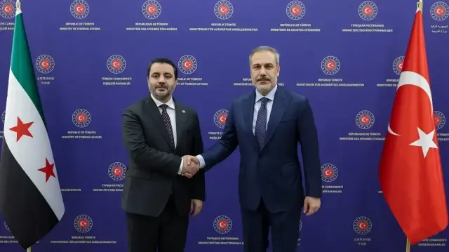 Министр иностранных дел Сирии Асад Шайбани и министр иностранных дел Хакан Фидан.