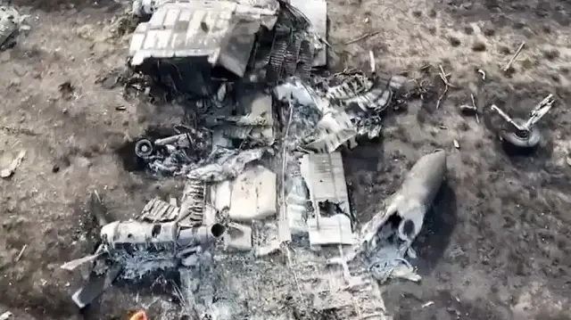 Les épaves de l'avion C-130 de l'armée de l'air turque à la frontière entre la Géorgie et l'Azerbaïdjan, le 11 novembre 2025.