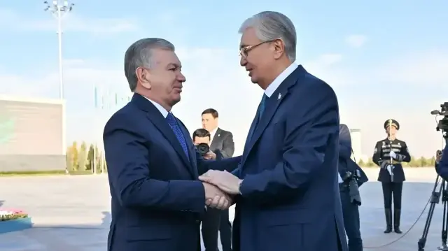 Президент Казахстана Касым-Жомарт Токаев и президент Узбекистана Шавкат Мирзиёев | Фото: пресс-служба Акорды
