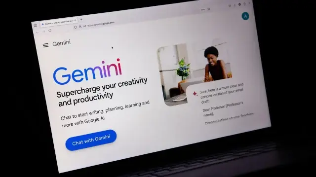 Google обвинили в тайном слежении за пользователями через ИИ-ассистент Gemini.