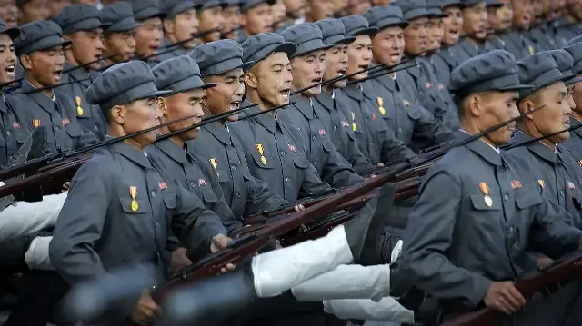 Formés aux commandes russes, des sapeurs nord-coréens participent au déminage dans la région de Koursk, toujours minée après le retrait ukrainien.