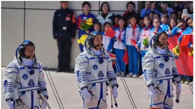 Экипаж корабля «Шэньчжоу-20»