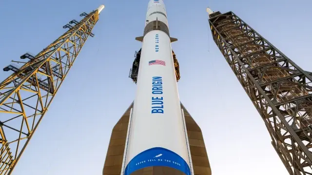 La fusée New Glenn a réussi son second vol et son atterrissage en mer, marquant une avancée majeure pour Blue Origin dans sa compétition technologique avec SpaceX.