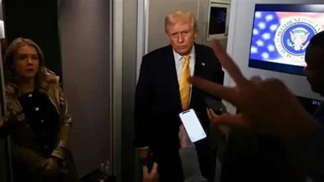 مطالبا بتعويض يصل إلى 5 مليارات دولار.. ترامب يعتزم مقاضاة "بي بي سي"