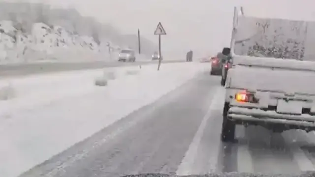 Bingöl-Elazığ kara yolunda kar yağışı ulaşımı olumsuz etkiledi