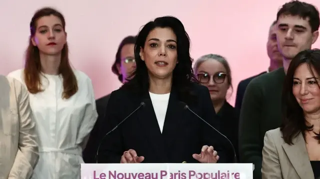 La députée de La France Insoumise - Nouveau Front Populaire, Sophia Chikirou (C), s'exprime lors du lancement de sa campagne politique pour les élections municipales à Paris, le 14 novembre 2025.