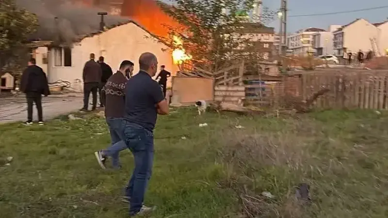 Yangının çıkış nedeni henüz belirlenemedi.