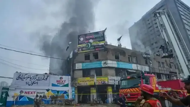 مصرع 5 أشخاص جراء انفجار بمصنع ألعاب نارية في باكستان