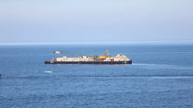 18 Eylül'de kuru yük gemisinin kıyıya sürüklenmesi üzerine başlatılan çalışmalarda 6'sı Ukrayna, 1'i İran uyruklu 7 kişilik mürettebat helikopterle kurtarılmıştı.