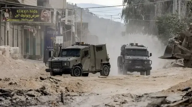 جيش الاحتلال الإسرائيلي يقتحم مناطق بالضفة ويهدم منشآت فلسطينية