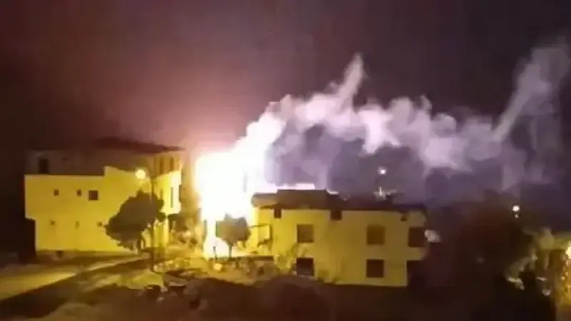 Olumsuz hava şartları nedeni ile direk üstü otomasyon panosu bomba gibi patladı