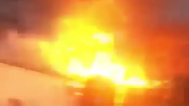 Arnavutköy’de gecekondu alev alev yandı