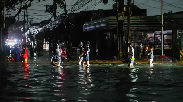 Filipinos stage mass protests demanding government transparency