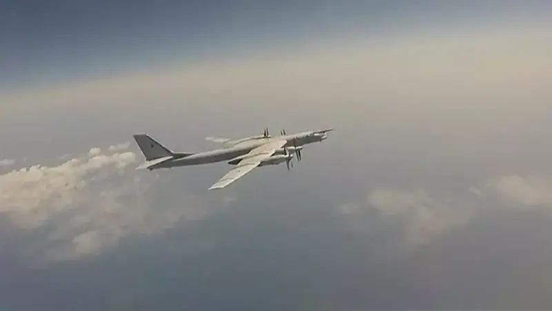 Çin, Güney Çin Denizi'nde bombardıman uçaklarıyla devriye yaptı