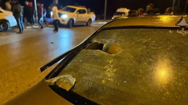 رام الله.. مستوطنون إسرائيليون يعتدون على 4 مركبات فلسطينية