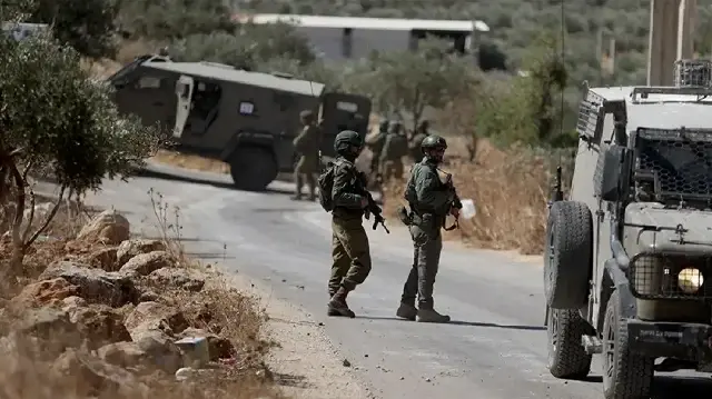 Israeli forces seize four Syrians in Quneitra ground operation