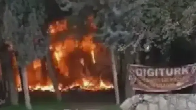 Hatay alevlere teslim olan prefabrik yapı kullanılmaz hale geldi