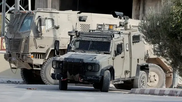 جيش الاحتلال الإسرائيلي يصيب فلسطينيين اثنين في اقتحام عدة بلدات بالضفة