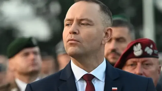 Poland ends welfare benefits for Ukrainian refugees, citing new status