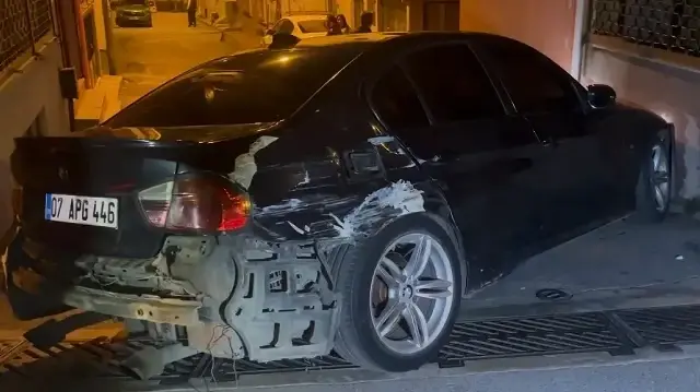 Bursa'da "dur" ihtarına uymayan sürücü 5 kilometre kaçtı: 3 araca ve duvara çarptı