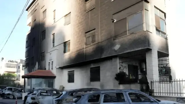 الضفة.. مستوطنون إسرائيليون يضرمون النار بمنازل وممتلكات فلسطينية