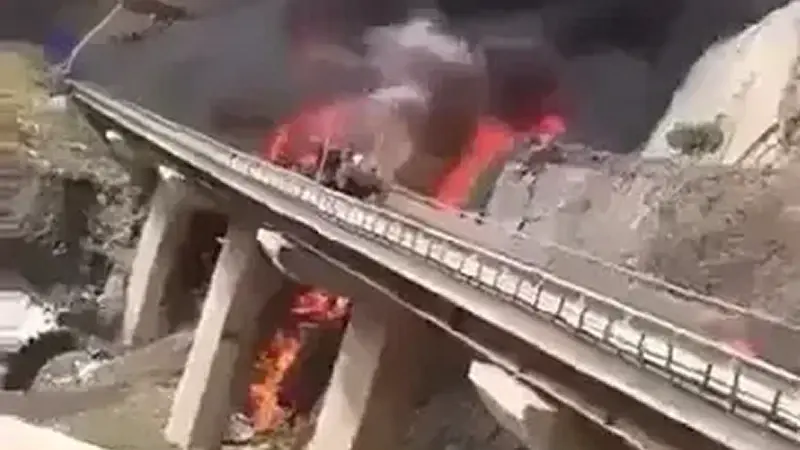 Hayatını kaybedenlerin çoğunun Hindistanlı olduğu belirtildi.